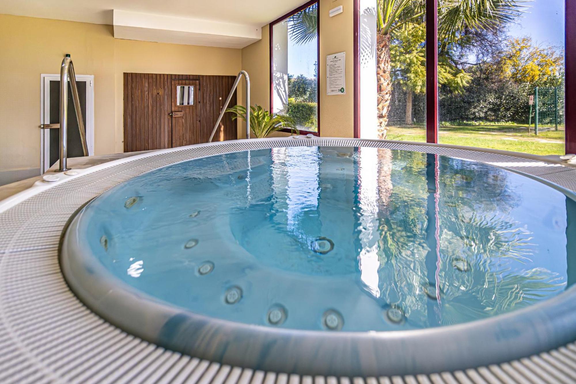 אסטפונה Rentitspain Apartamento Charming Gym, Jacuzzi Y Balcon מראה חיצוני תמונה