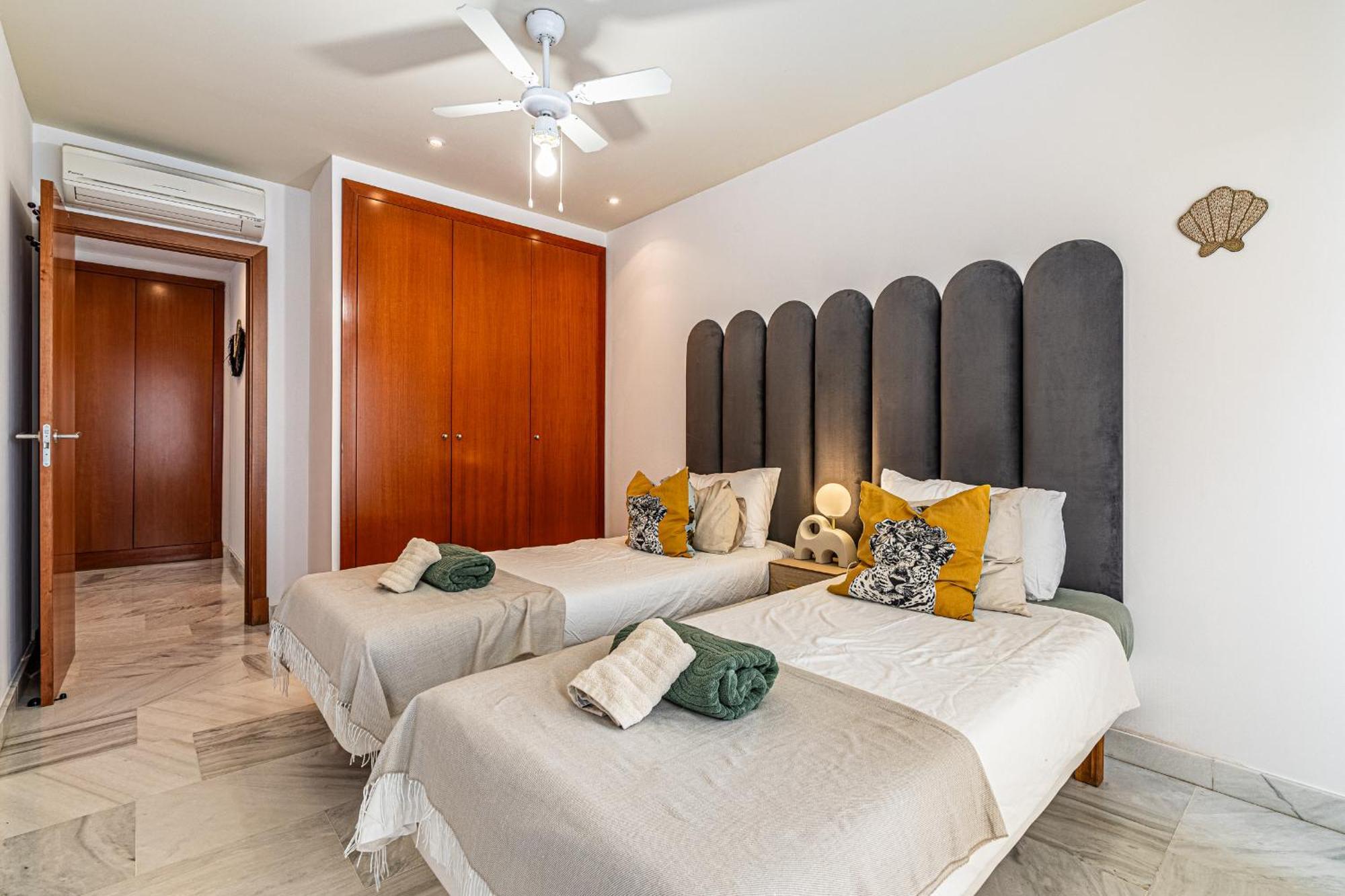 אסטפונה Rentitspain Apartamento Charming Gym, Jacuzzi Y Balcon מראה חיצוני תמונה